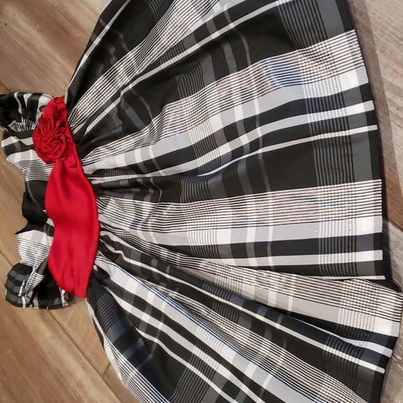 Like new Baby girl 12 month black, white, gray, & red Cherokee dress - Picture 2 of 9
